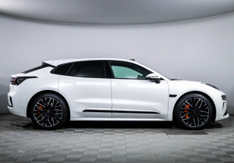 Подержанный автомобиль Zeekr 001 2024 года (4 фото)