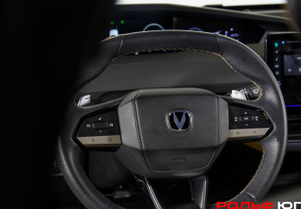 Подержанный автомобиль Changan UNI-V 2022 года (12 фото)