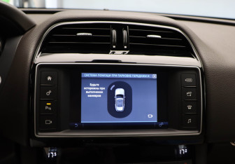 Подержанный автомобиль Jaguar F-Pace 2016 года (21 фото)