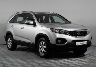 Подержанный автомобиль Kia Sorento 2011 года (3 фото)