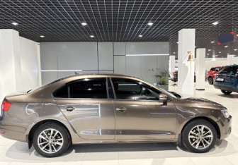 Подержанный автомобиль Volkswagen Jetta Sedan 2012 года (4 фото)