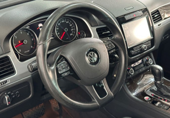 Подержанный автомобиль Volkswagen Touareg 2013 года (12 фото)