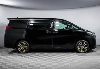 Подержанный автомобиль Toyota Alphard 2019 года (4 фото)
