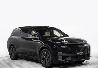 Подержанный автомобиль LiXiang L9 2024 года (3 фото)