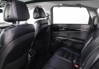 Подержанный автомобиль Kia Sorento 2016 года (12 фото)