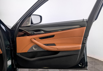 Подержанный автомобиль BMW M5 Sedan 2019 года (25 фото)