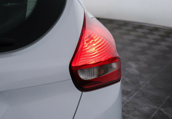 Подержанный автомобиль Ford Focus Hatchback 2018 года (8 фото)