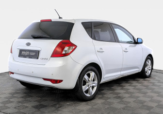 Подержанный автомобиль Kia Ceed Hatchback 2011 года (5 фото)