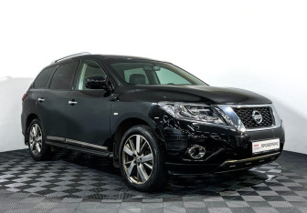 Подержанный автомобиль Nissan Pathfinder 2014 года (3 фото)