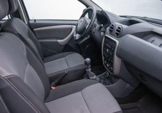 Подержанный автомобиль Renault Duster 2014 года (9 фото)