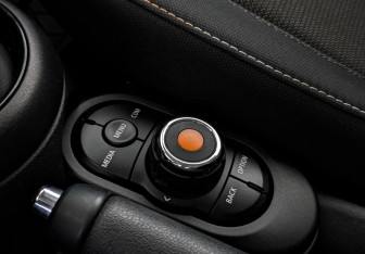 Подержанный автомобиль MINI Hatch 2019 года (26 фото)