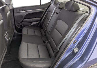 Подержанный автомобиль Hyundai Elantra Sedan 2017 года (18 фото)