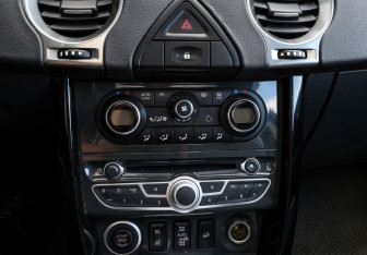 Подержанный автомобиль Renault Koleos 2013 года (19 фото)