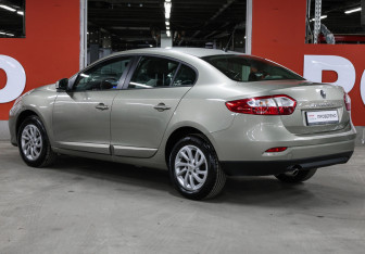Подержанный автомобиль Renault Fluence 2014 года (7 фото)