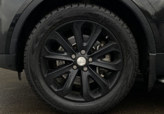 Подержанный автомобиль Land Rover Discovery 2017 года (9 фото)