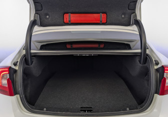 Подержанный автомобиль Volvo S60 2016 года (10 фото)