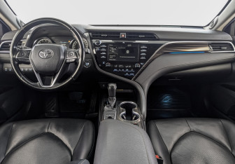 Подержанный автомобиль Toyota Camry Sedan 2019 года (14 фото)