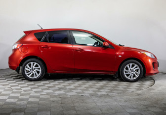 Подержанный автомобиль Mazda 3 Hatchback 2012 года (4 фото)