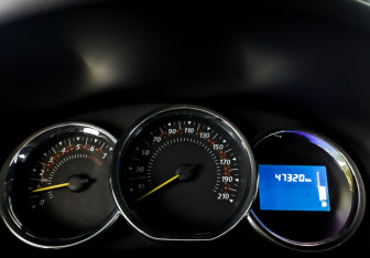 Подержанный автомобиль Renault Sandero 2018 года (13 фото)