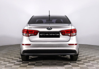 Подержанный автомобиль Kia Rio Sedan 2015 года (4 фото)