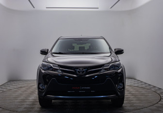 Подержанный автомобиль Toyota RAV4 2015 года (2 фото)
