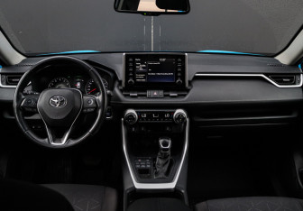 Подержанный автомобиль Toyota RAV4 2020 года (9 фото)