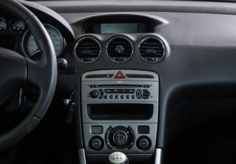 Подержанный автомобиль Peugeot 308 Wagon 2008 года (11 фото)