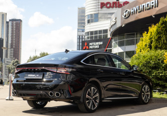 Подержанный автомобиль Chery Arrizo 8 2023 года (4 фото)