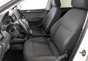 Подержанный автомобиль Skoda Rapid Liftback 2021 года (20 фото)