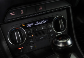 Подержанный автомобиль Audi Q3 2015 года (14 фото)