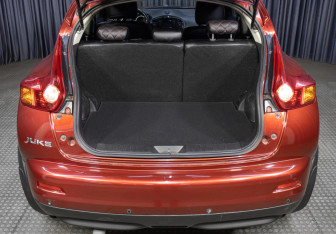 Подержанный автомобиль Nissan Juke 2011 года (9 фото)