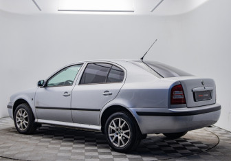 Подержанный автомобиль Skoda Octavia Liftback 2008 года (3 фото)