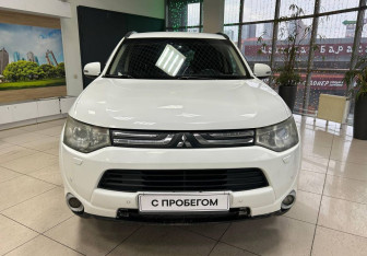 Подержанный автомобиль Mitsubishi Outlander 2013 года (2 фото)