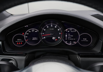 Подержанный автомобиль Porsche Cayenne 2022 года (13 фото)