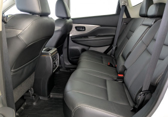 Подержанный автомобиль Nissan Murano Suv 2022 года (12 фото)