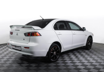 Подержанный автомобиль Mitsubishi Lancer Sedan 2012 года (5 фото)