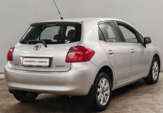Подержанный автомобиль Toyota Auris Hatchback 2008 года (5 фото)