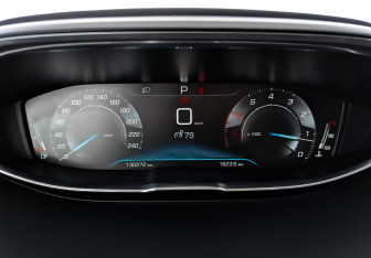 Подержанный автомобиль Peugeot 5008 Suv 2018 года (16 фото)