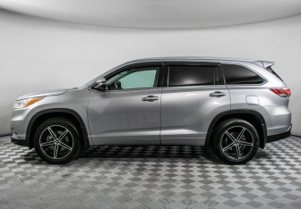 Подержанный автомобиль Toyota Highlander 2014 года (8 фото)