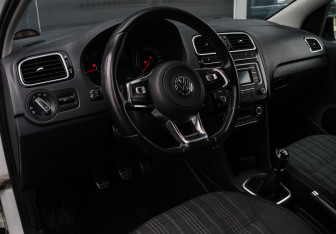 Подержанный автомобиль Volkswagen Polo Sedan 2016 года (12 фото)