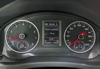 Подержанный автомобиль Volkswagen Tiguan 2010 года (25 фото)