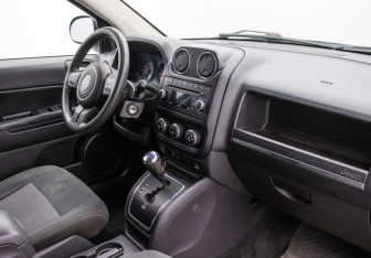 Подержанный автомобиль Jeep Compass 2011 года (10 фото)