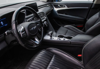 Подержанный автомобиль Genesis G70 2018 года (10 фото)