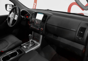 Подержанный автомобиль Nissan Pathfinder 2014 года (9 фото)