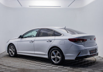 Подержанный автомобиль Hyundai Sonata 2019 года (3 фото)