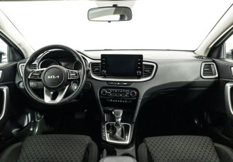 Подержанный автомобиль Kia Ceed Hatchback 2022 года (8 фото)