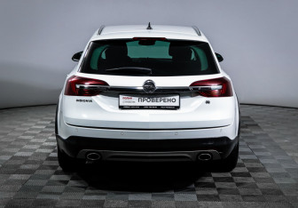 Подержанный автомобиль Opel Insignia Wagon 2015 года (6 фото)