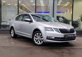Подержанный автомобиль Skoda Octavia Liftback 2018 года (3 фото)