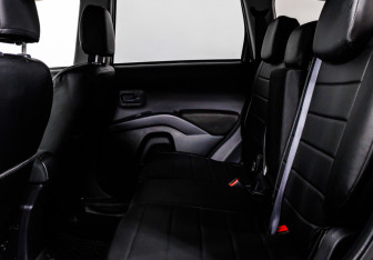 Подержанный автомобиль Mitsubishi Outlander 2010 года (13 фото)