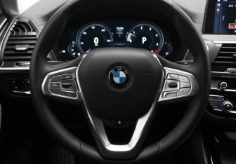 Подержанный автомобиль BMW X3 2017 года (10 фото)